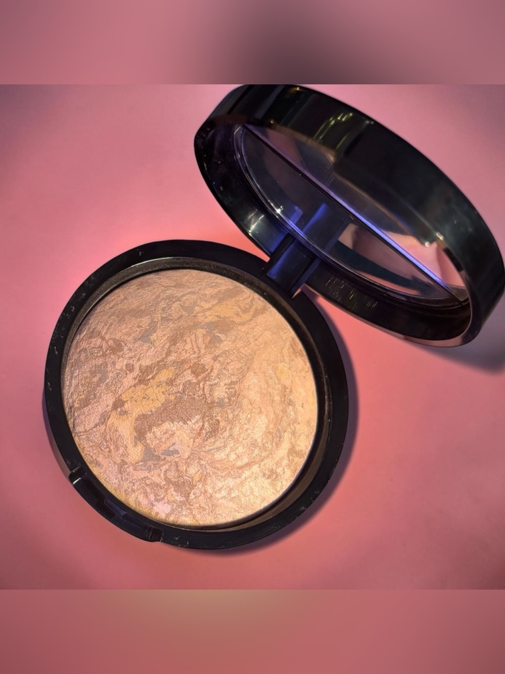 NIB! Laura Geller Baked Balance-n-Glow Illuminating Foundation Medium - Picture 4 of 10